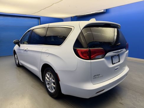 Used 2017 Chrysler Pacifica Touring FWD image 5