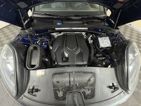 Used 2022 Porsche Macan w/ Premium Package Plus image 28