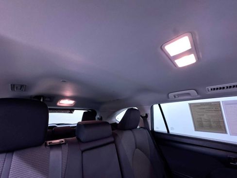 Used 2025 Toyota Highlander LE FWD image 39
