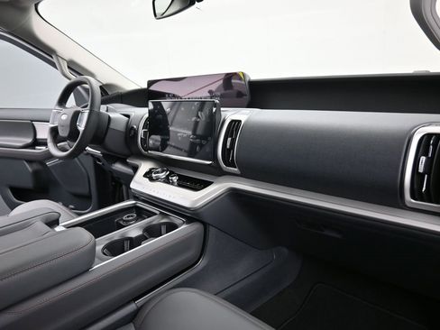 New 2025 Ford Expedition Active image 24