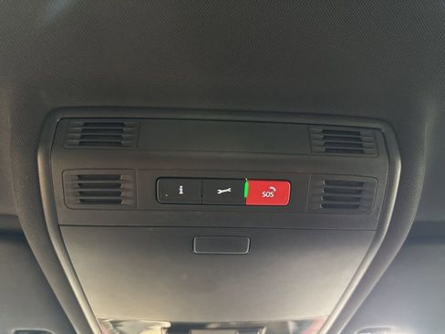 Used 2021 Volkswagen Golf 4-Door image 24