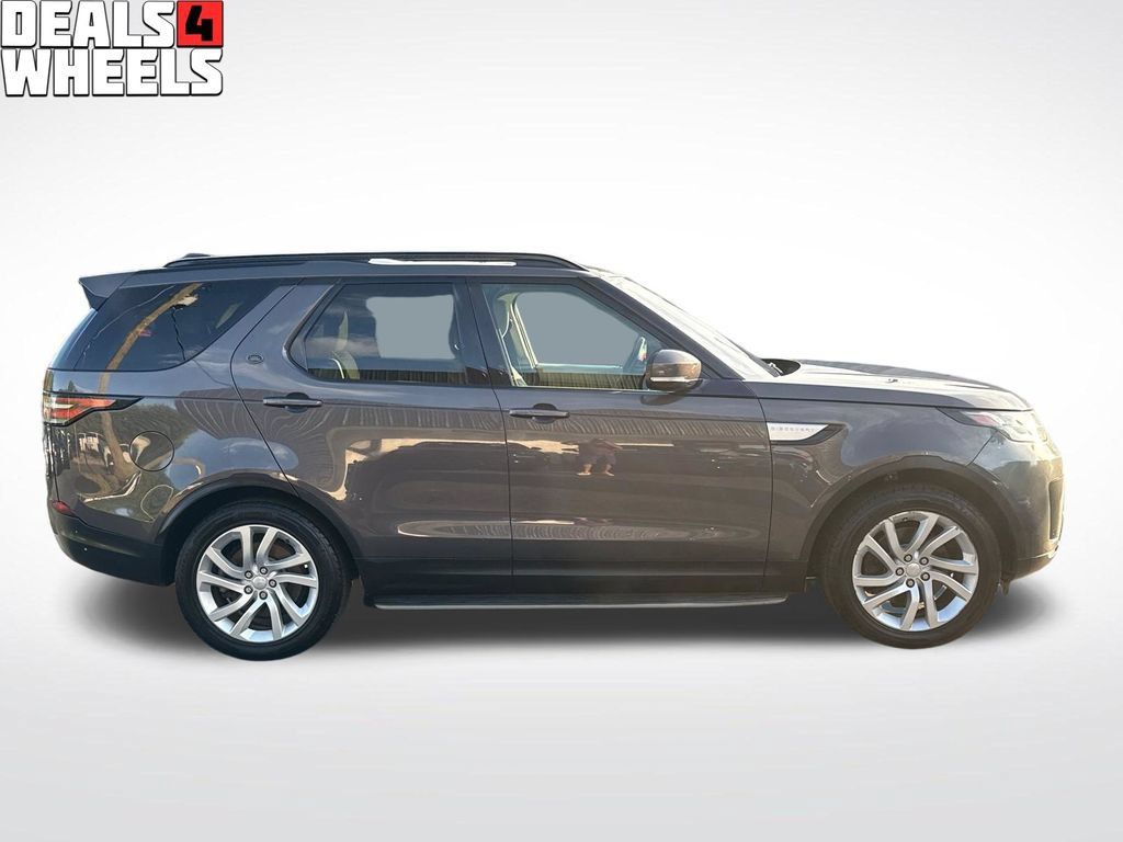Used 2017 Land Rover Discovery HSE AWD/4WD image 6