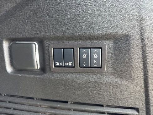 Used 2024 GMC Yukon AT4 w/ Technology Package AWD/4WD image 13