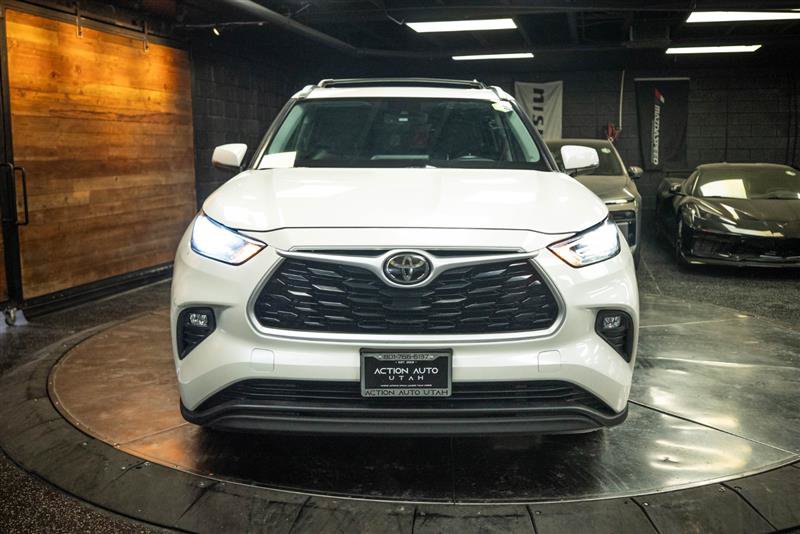 Used 2020 Toyota Highlander XLE FWD image 4