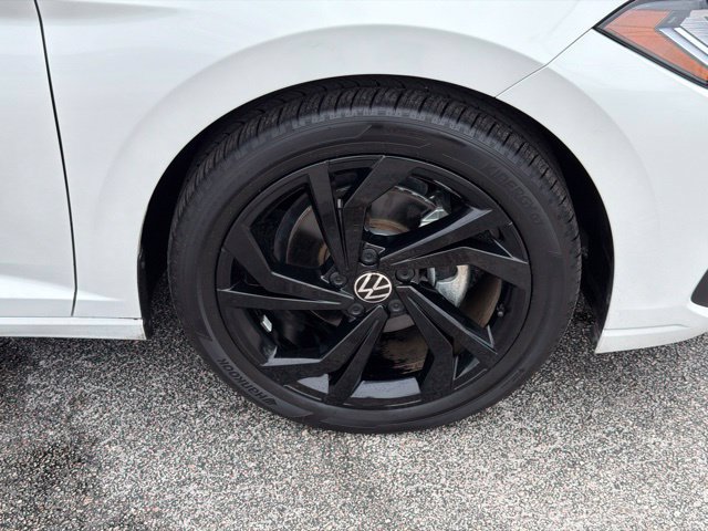 Used 2025 Volkswagen Jetta SE FWD image 10