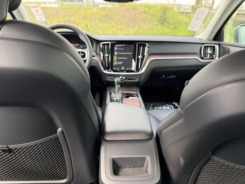 Used 2020 Volvo S60 T5 Momentum image 29