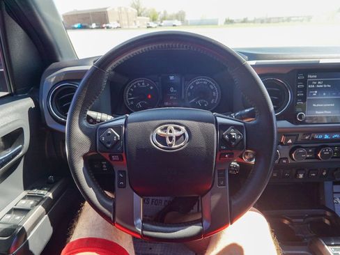 Used 2022 Toyota Tacoma TRD Off-Road w/ TRD Premium Off Road Package AWD/4WD image 21