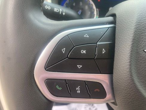 Used 2023 Chrysler Pacifica Touring-L FWD image 26