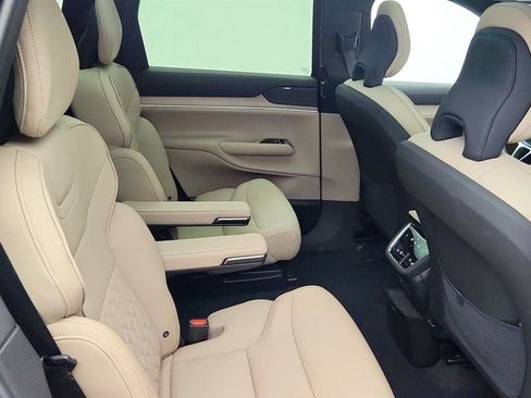 Used 2025 Volvo EX90 Plus AWD/4WD image 19