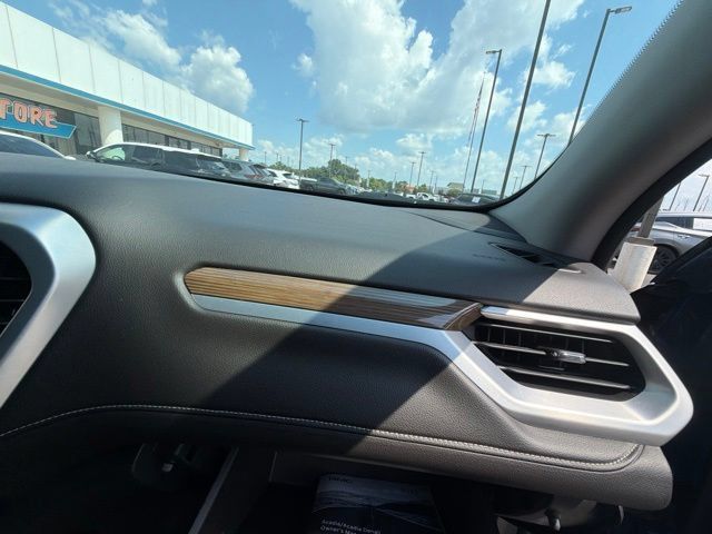 Used 2023 GMC Acadia SLE w/ Driver Convenience Package FWD image 25