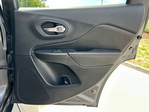 Used 2020 Jeep Cherokee Trailhawk w/ Comfort/Convenience Group AWD/4WD image 29