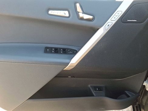 Used 2024 BMW iX xDrive50 w/ Premium Package image 12