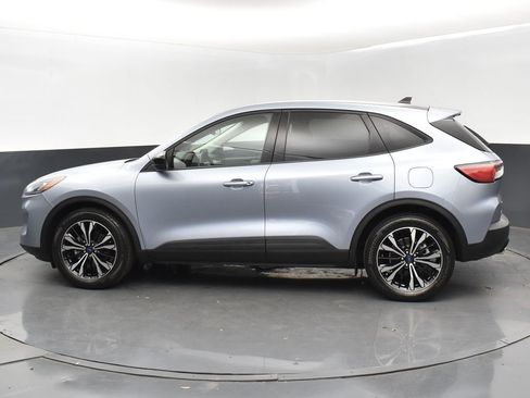 Used 2022 Ford Escape SE w/ SE Sport Appearance Package image 5