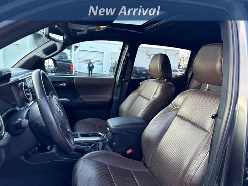 Used 2017 Toyota Tacoma Limited image 6