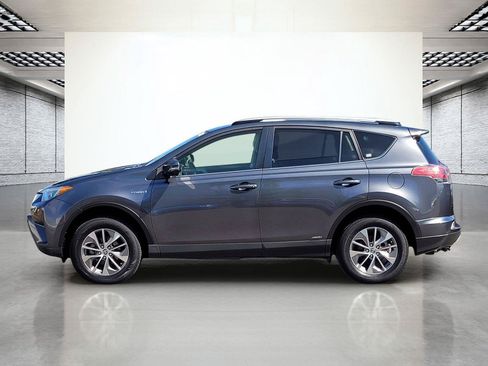 Used 2018 Toyota RAV4 LE AWD/4WD image 10