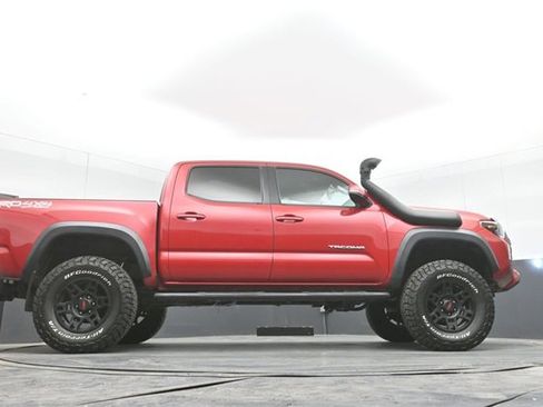 Used 2017 Toyota Tacoma TRD Off-Road w/ Tow Package (A/T) image 49