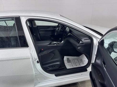 Used 2023 Toyota Camry XLE image 11