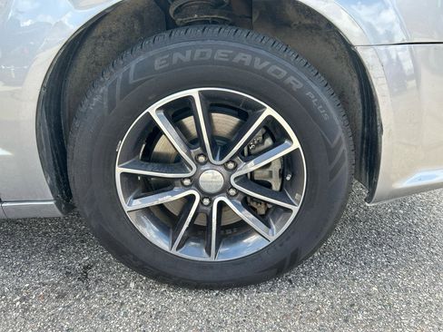 Used 2017 Dodge Grand Caravan SXT image 29