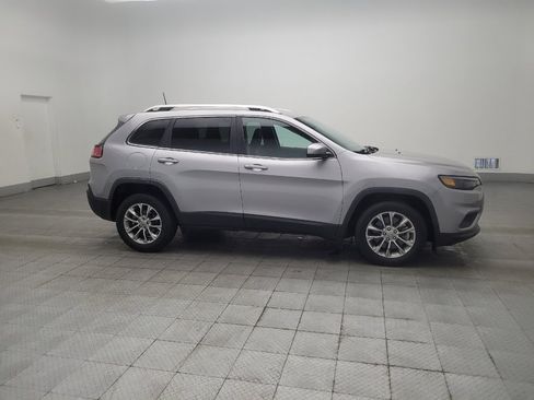 Used 2019 Jeep Cherokee Latitude Plus w/ Comfort/Convenience Group FWD image 11