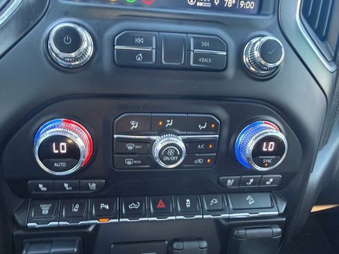 Used 2022 GMC Sierra 2500 AT4 w/ AT4 Premium Plus Package image 17