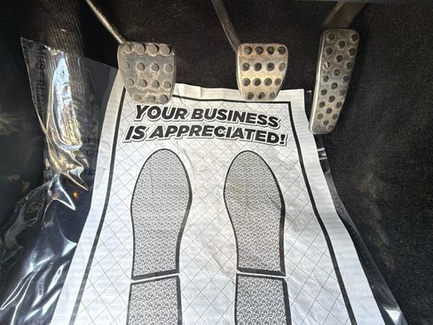 Used 2016 Dodge Challenger R/T Scat Pack w/ Leather Interior Group image 15