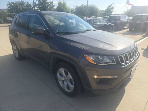 Used 2018 Jeep Compass Latitude w/ Popular Equipment Group FWD image 1