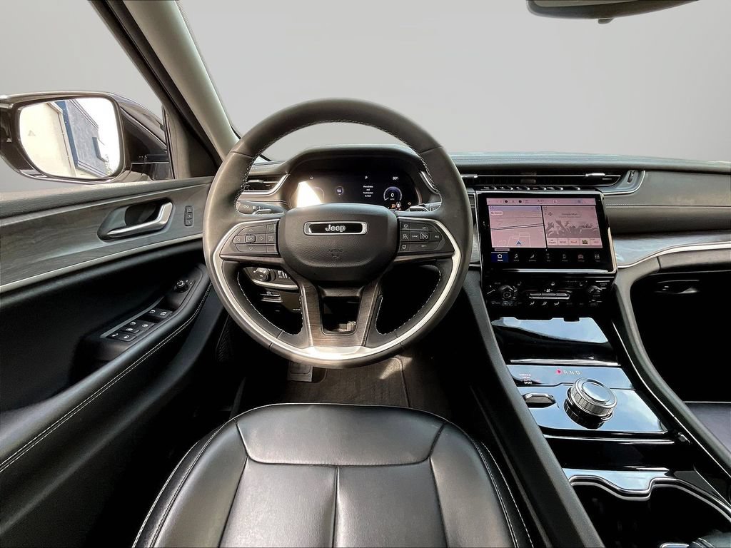 Used 2023 Jeep Grand Cherokee Limited AWD/4WD image 10