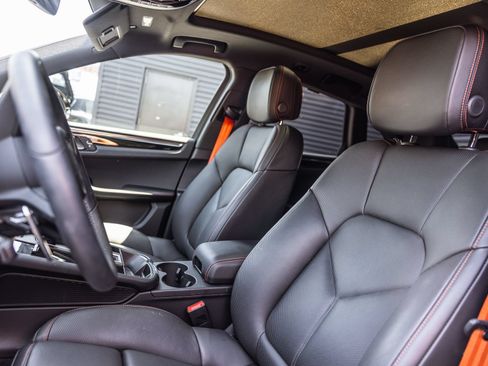 Certified 2026 Porsche Macan AWD/4WD image 4