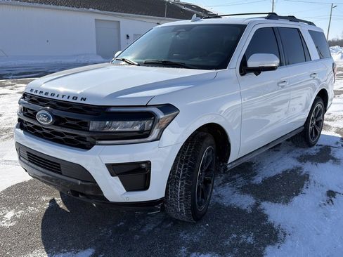 Used 2022 Ford Expedition Limited image 20