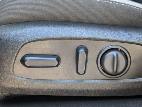 Used 2020 Chevrolet Equinox LT image 37