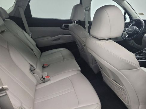 Used 2022 Kia Sorento S image 19