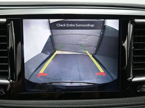 Used 2020 Chrysler Pacifica Limited FWD image 16