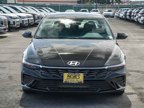 New 2026 Hyundai Elantra SE image 2