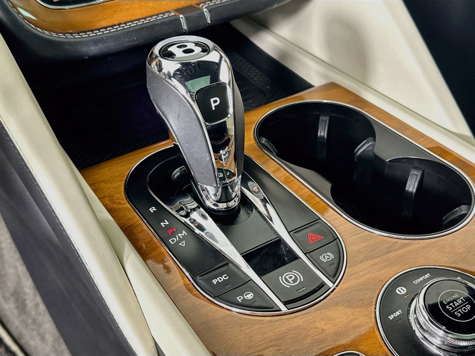 Certified 2023 Bentley Bentayga Extended Wheelbase AWD/4WD image 15