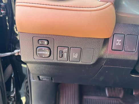 Used 2018 Toyota RAV4 XLE w/ Plus Extra Value Package image 18