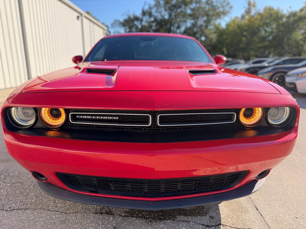 Used 2019 Dodge Challenger SXT RWD image 9
