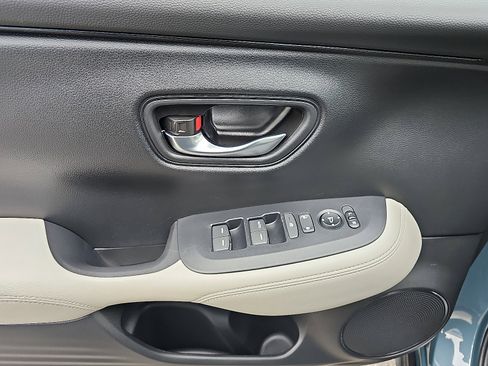 Used 2025 Honda HR-V LX image 12