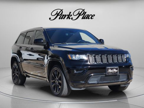 Used 2020 Jeep Grand Cherokee Altitude image 4