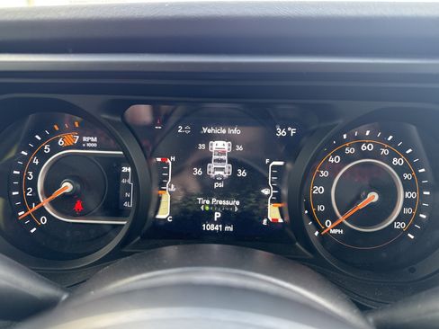 Used 2024 Jeep Wrangler Unlimited Rubicon w/ Technology Group image 20