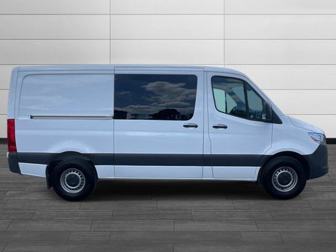 Used 2024 Mercedes-Benz Sprinter 2500 image 2