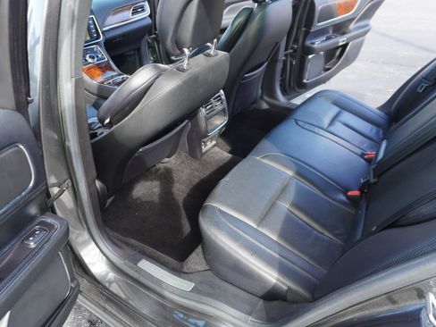 Used 2017 Lincoln Continental Select image 23