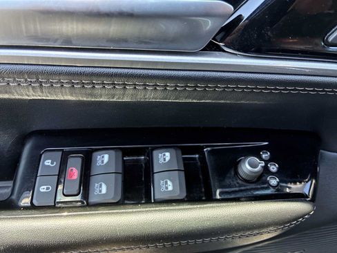 Certified 2024 Jeep Wagoneer L Series II w/ Flexible Seating Group AWD/4WD image 15