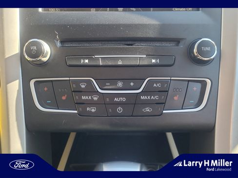 Used 2016 Ford Fusion SE w/ Equipment Group 202A image 29