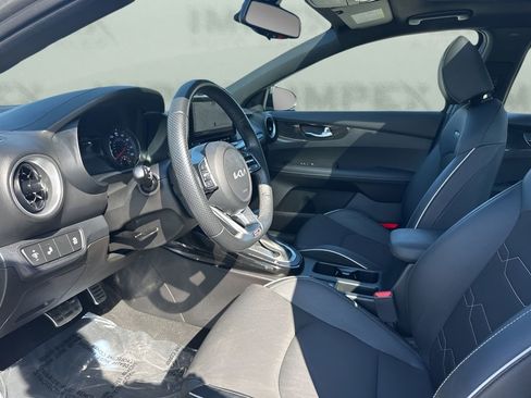 Used 2023 Kia Forte GT-Line w/ GT-Line Premium Package image 9