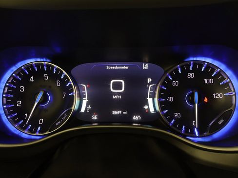 Used 2024 Chrysler Pacifica Touring-L image 37