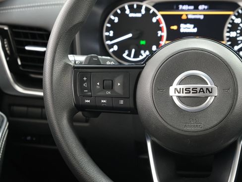 Used 2021 Nissan Rogue SV AWD/4WD image 12