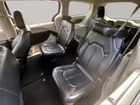 Used 2022 Chrysler Pacifica Touring-L FWD image 20
