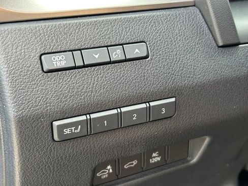 Used 2025 Lexus GX 550 w/ Accessory Package (31) AWD/4WD image 29