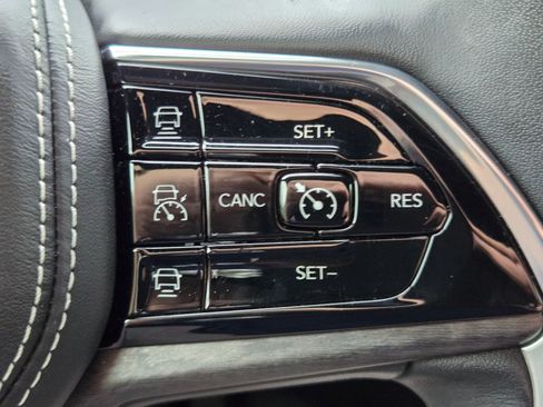 Used 2022 Jeep Grand Cherokee Overland w/ MOPAR Finishing Package AWD/4WD image 29