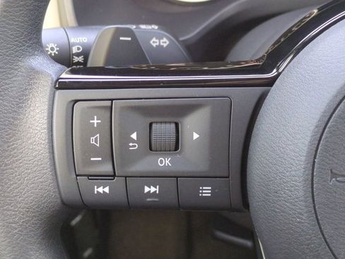 Used 2023 Nissan Rogue SV image 24